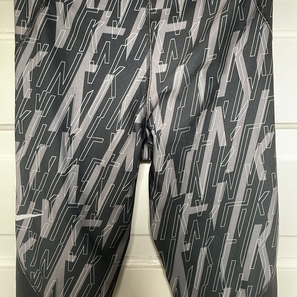 Nike Pro // Hypercool Cropped Workout Leggings - Picture 3 of 4